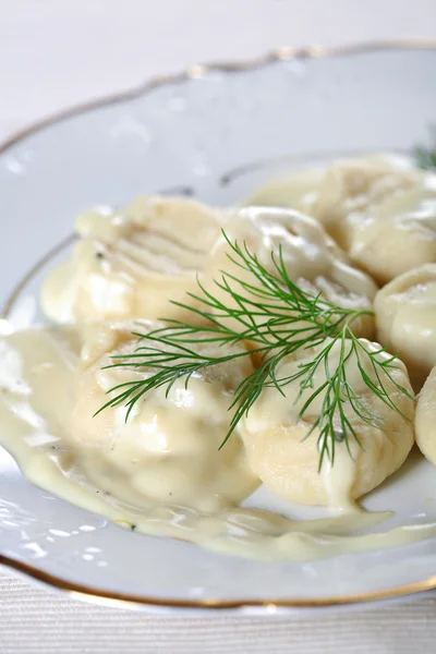 Gnocchi, noodle met dressing en dille — Stockfoto