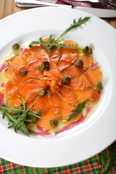 Carpaccio van gemaakt van zalm, bovenaanzicht — Stockfoto