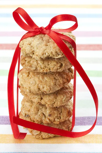 Six oatmeal cookies tied with a red ribbon — Stock Photo, Image