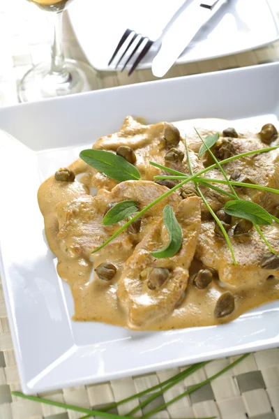 Vitello tonato, veau à la sauce au thon aux câpres — Photo