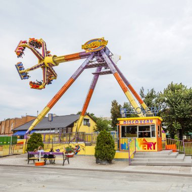 Vienna, Avusturya - 02 Eylül 2013: insanlar bir prater, keşif salıncak konumlar üzerinde oynuyor