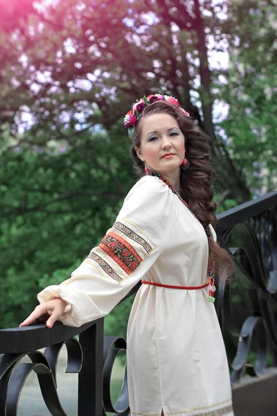 Woman in traditional Russian (slavic) costume — Stock Photo, Image