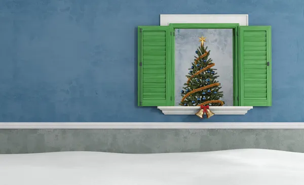 Casa vieja azul con decoración de Navidad — Foto de Stock