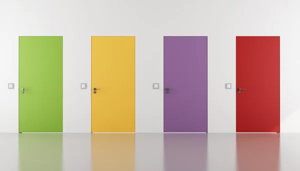 Kolorowe drzwi równo ze ścianą — Zdjęcie stockowe