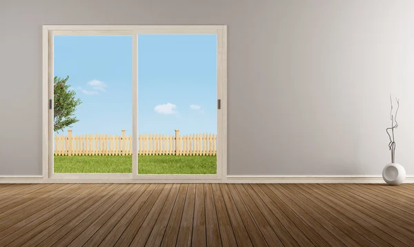 Stängda skjutfönstret i ett tomt rum — Stockfoto
