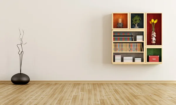 Порожня кімната з книжковою шафою — стокове фото
