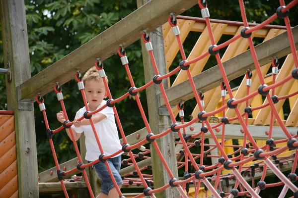 Menino no parque infantil — Fotografia de Stock