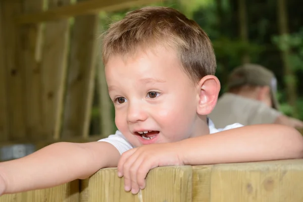 Portret van een blonde jongen — Stockfoto