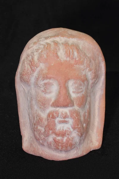 Retrato escultórico de una cabeza antigua de cerámica —  Fotos de Stock
