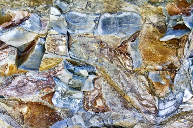 Taş taş çatlaklar