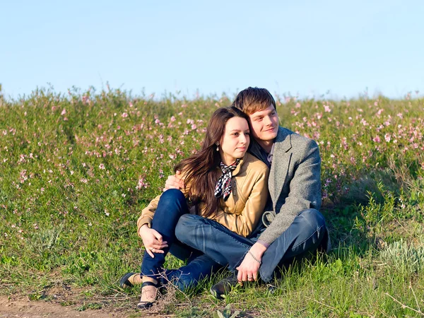 Outdoor Portrait of young couple — Stock Photo, Image