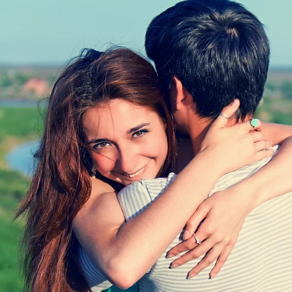 Vreugde en sensualiteit in de relatie van het paar van jonge pe — Stockfoto