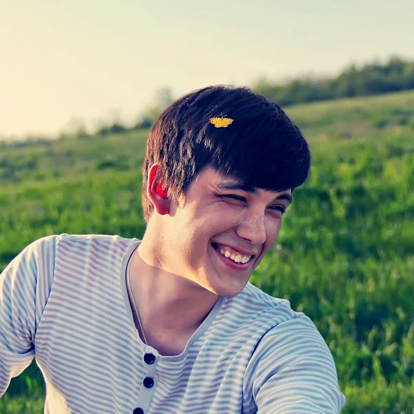 Portrait of a laughing young man outdoors — Stock Photo, Image