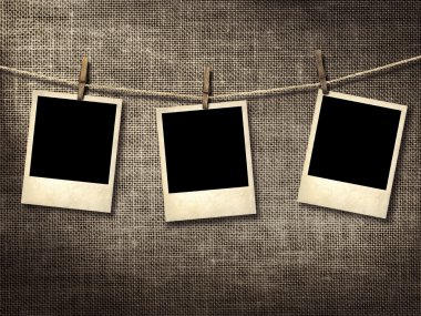 polaroid stili fotoğraf clothesline üzerinde asılı