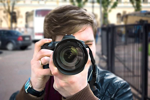 Photographer Takes Picture Front View Close — Stock Photo, Image