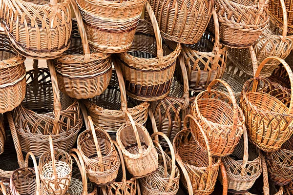 Viele Verschiedene Weidenkörbe Als Hintergrund — Stockfoto