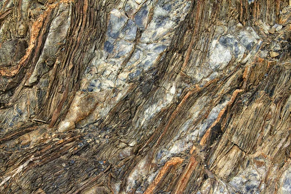 バック グラウンドでのき裂を有する石ロック — ストック写真