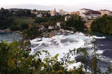 Rhine falls, Avrupa'nın en yüksek Şelalesi