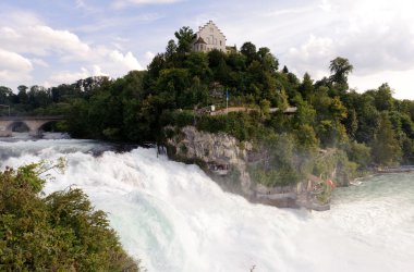 Rhine falls, Avrupa'nın en yüksek Şelalesi