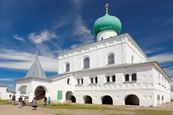 Männliche heilige Dreifaltigkeit Kloster svirsky. — Stockfoto