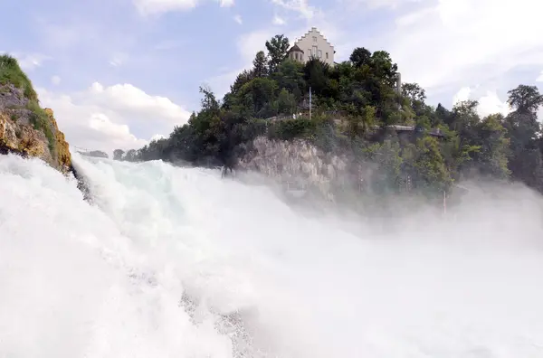 Rhine Falls, a maior cachoeira da Europa — Fotografia de Stock