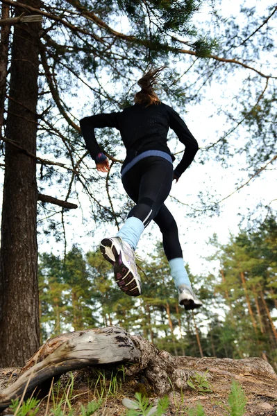 Kvinnliga idrottare kör — Stockfoto