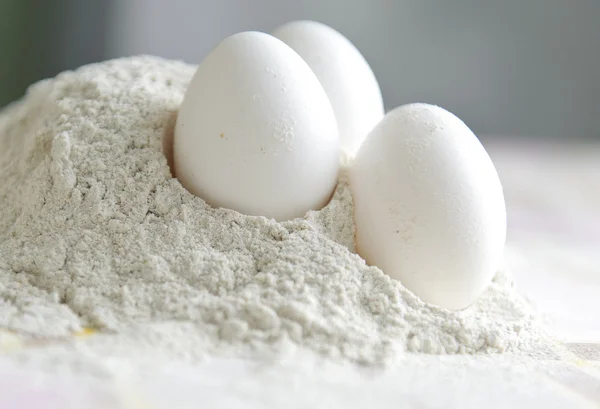 Rye flour closeup and eggs — Stock Photo, Image