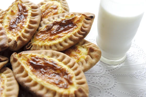 Karelya ve Fin pasta patates ile