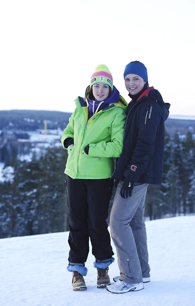 Porträt Mädchen auf der Straße im Winter — Stockfoto