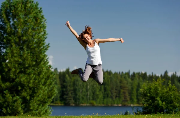 Young woman jumping outside — Stock Photo, Image