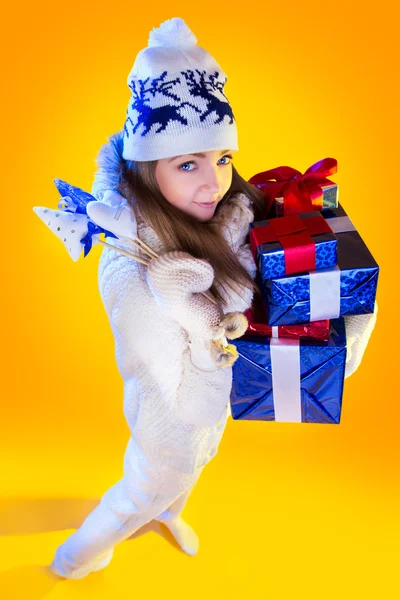 Mulher de Natal. Belo Ano Novo e Natal Gift Holiday H — Fotografia de Stock