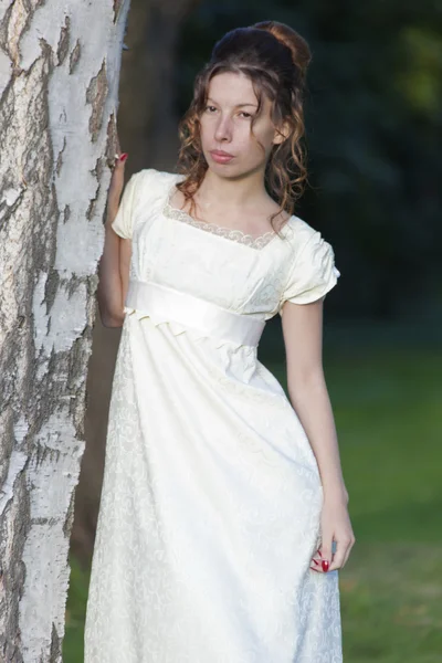 白いドレスを着ての少女 — ストック写真