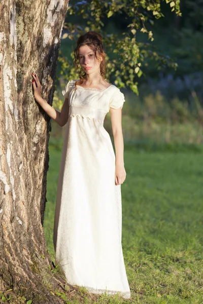 白いドレスを着ての少女 — ストック写真
