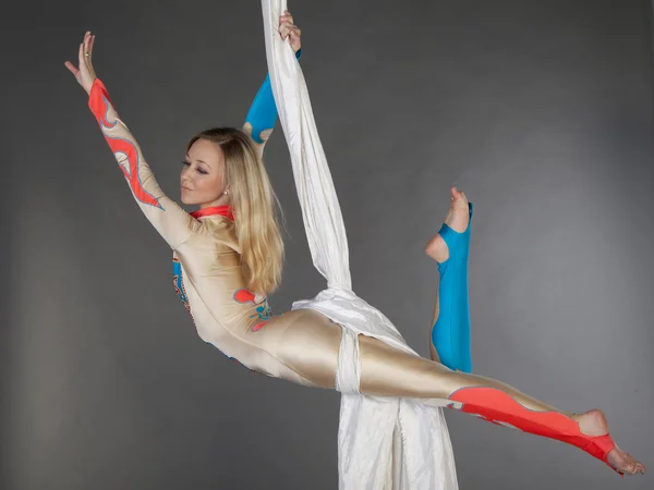 Akrobacje na trapezie — Zdjęcie stockowe