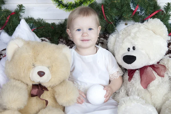 Little girl with teddy bear — Stock Photo, Image