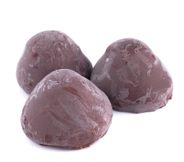 Schokoladenbonbons auf weißem Hintergrund — Stockfoto