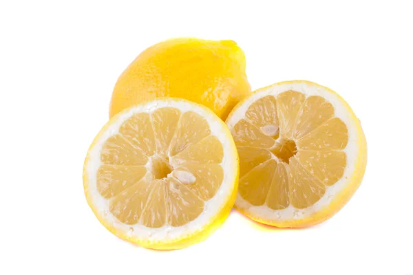 Limoni maturi su sfondo bianco — Foto Stock