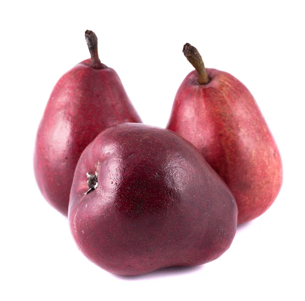 Tres peras rojas aisladas sobre fondo blanco —  Fotos de Stock