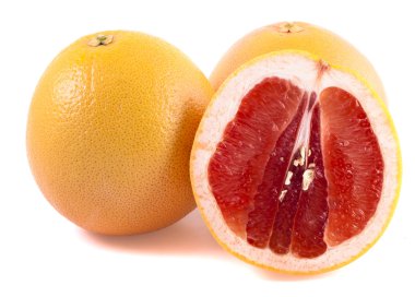 Sarı ve Pembe greyfurt dilim beyaz zemin üzerine izole
