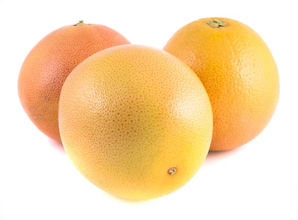 Žluté a růžové grapefruity izolovaných na bílém pozadí — Stock fotografie