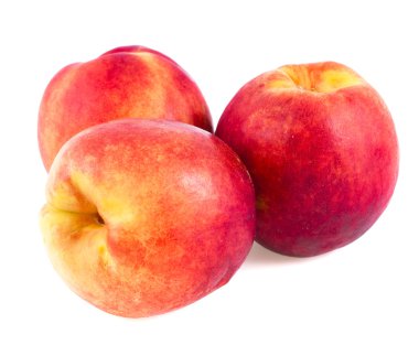 NEKTARİN izole beyaz zemin üzerine yeşil yaprak