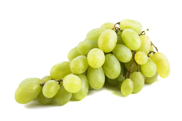Куча зеленого винограда, выделенного на белом фоне — стоковое фото