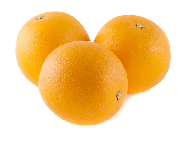 Три апельсина на белом фоне — стоковое фото