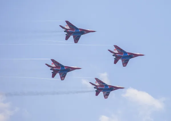 Aerobatic group "Rus" in the sky at an air show — Stock Photo, Image