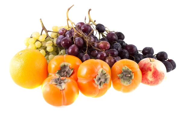 Pilha de frutas em um fundo branco — Fotografia de Stock