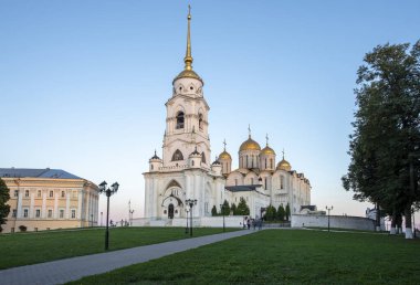 - Rusya. Altın yüzük. Vladimir şehri. Varsayım Katedrali