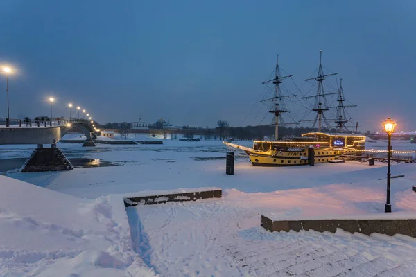 Russland Welikij Nowgorod Segelboot Ufer Des Wolchower Flusses — Stockfoto