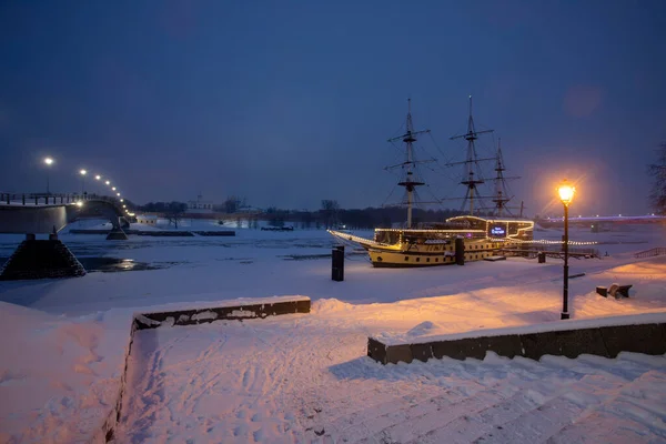 Rusya Velikiy Novgorod Rıhtımda Yelkenli — Stok fotoğraf