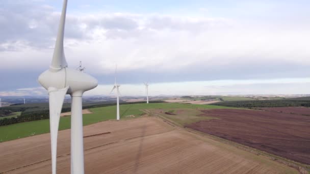 Turbina Eólica Gerando Energia Verde Renovável Campo — Vídeo de Stock