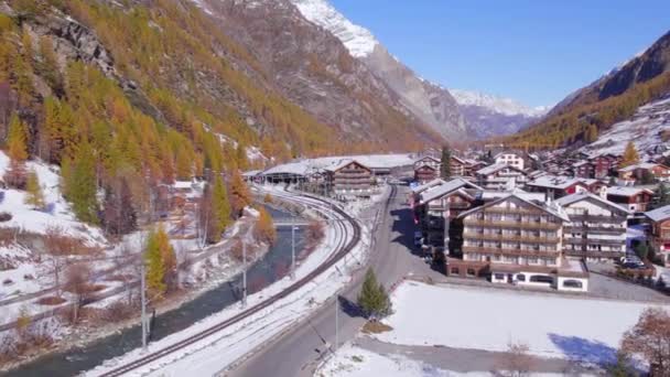 Χωριό Tasch Στην Ελβετία Στη Χειμερινή Αεροφωτογραφία — Αρχείο Βίντεο